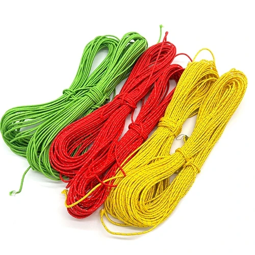Jak vybrat šňůry ke stanu: UHMWPE vs nylon vs polyester?