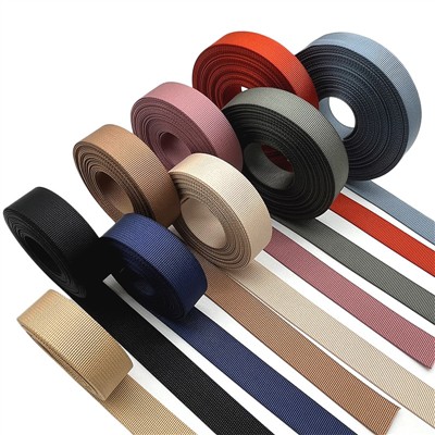 Nabízíte vlastní barvy nebo Pantone odpovídající popruhům?